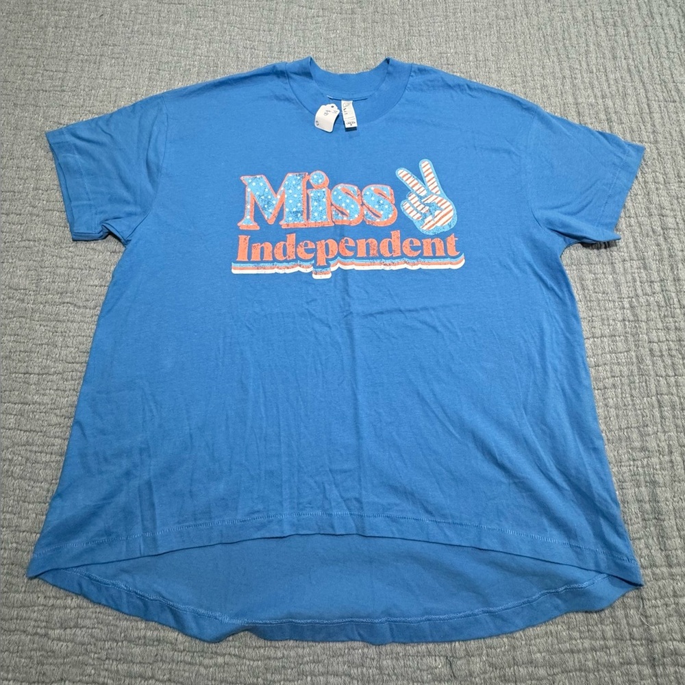 NEW LAT  Medium Independence Day Graphic Top. Miss Independent Peace 4th Of July